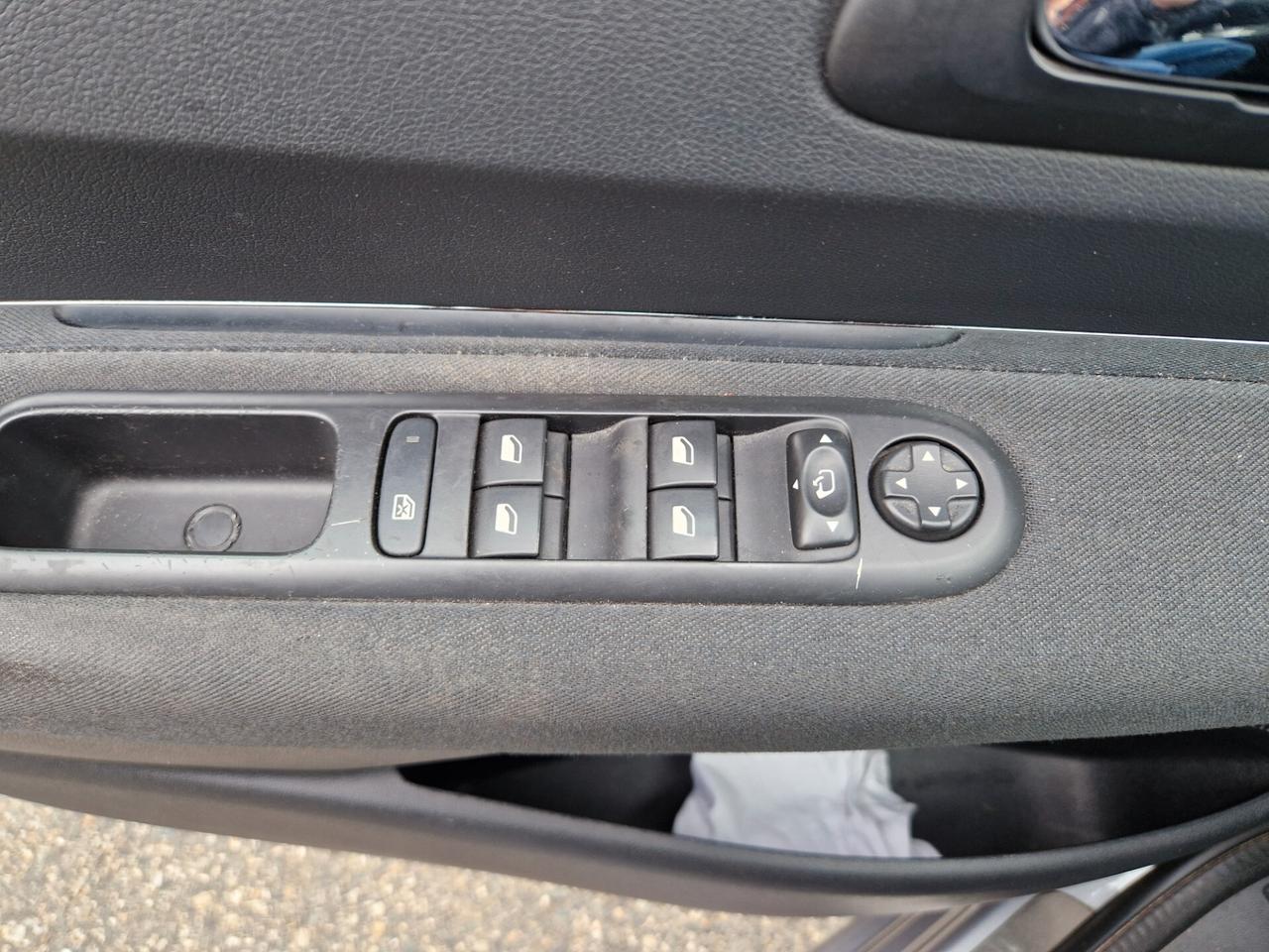 Peugeot 5008 1.6 120CV "96.900 km" 7 posti, Tetto, Navi, Telec.