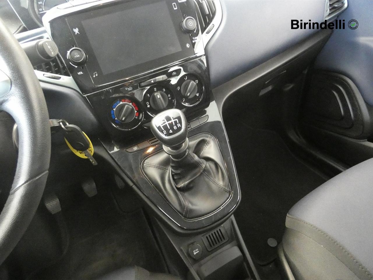 LANCIA Ypsilon 3ª serie - Ypsilon 1.0 FireFly 5 porte S&S Hybrid Platino