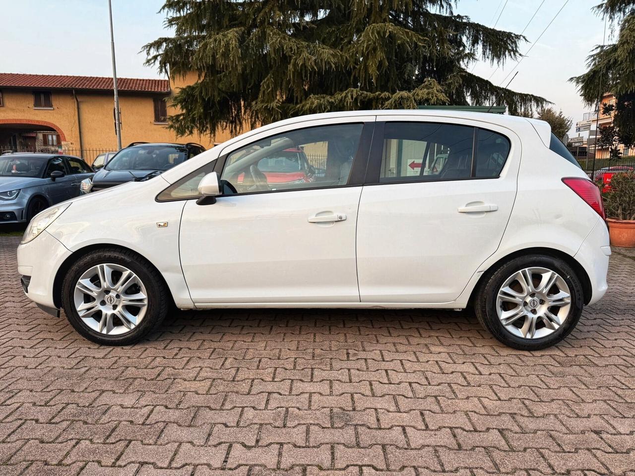 Opel Corsa 1.4 16V 5 porte OK NEOPATENTATI