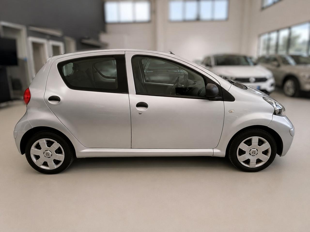 Toyota Aygo 1.0 12V VVT-i 5 porte Sol