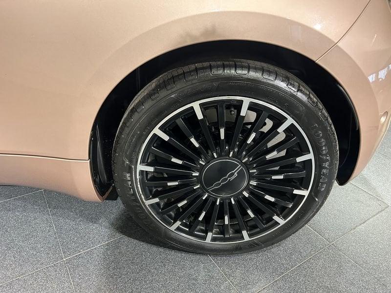 FIAT 500 La Prima "Rose Gold" 3+1 42 kWh