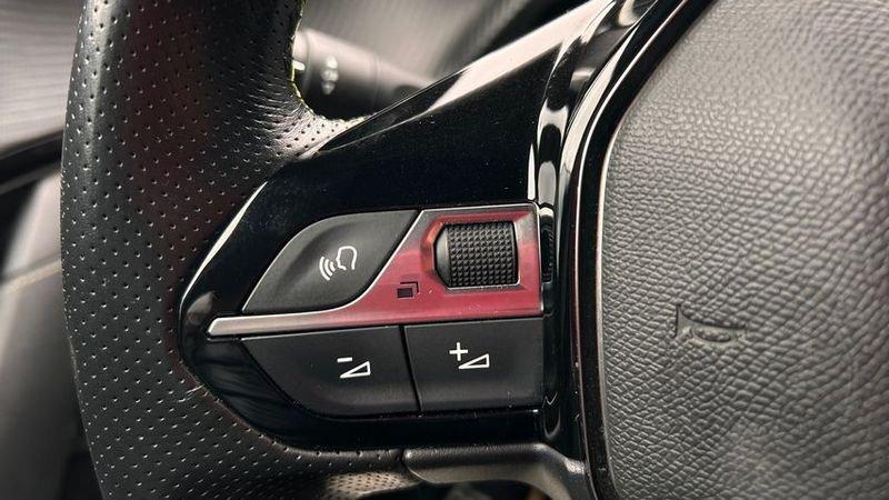 Peugeot 208 GT Line PureTech 100 S/S NAVI ACTIVE BLIND CORNER