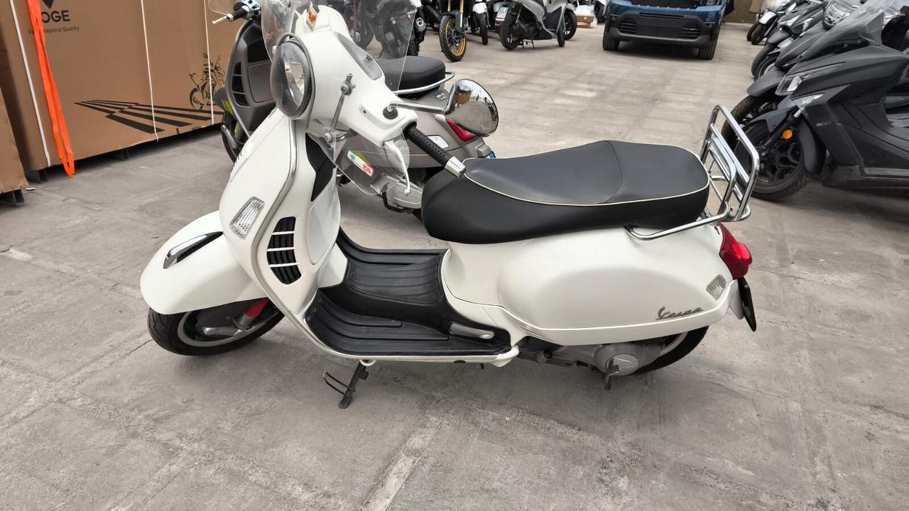 Vespa GTS 300 del 2011 USATO
