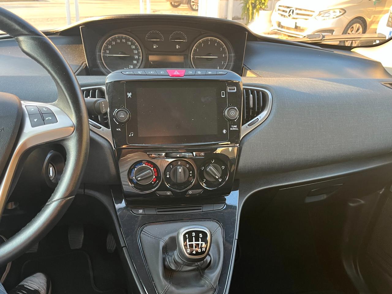 Lancia Ypsilon 1.0 IBRIDA/BENZINA 48000 KM CERTIFICATI 2023