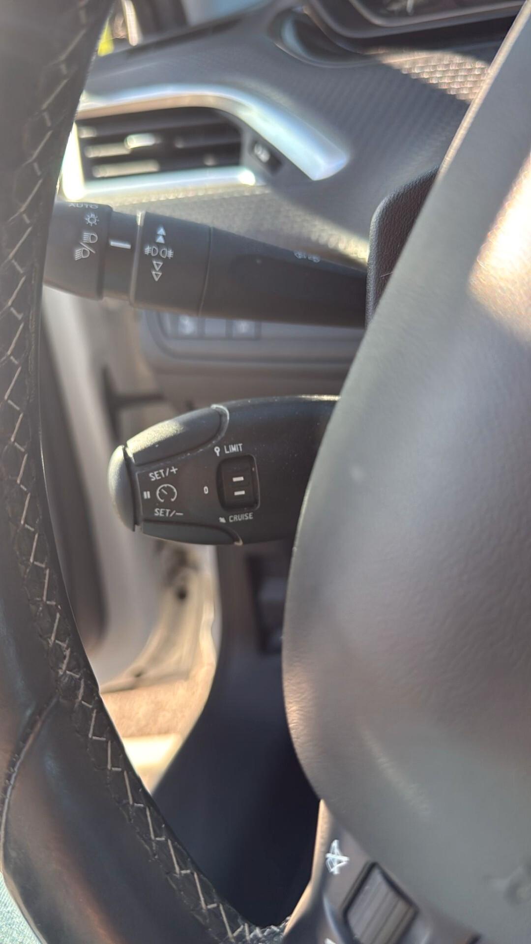 Peugeot 208 PureTech 82 5 porte Allure