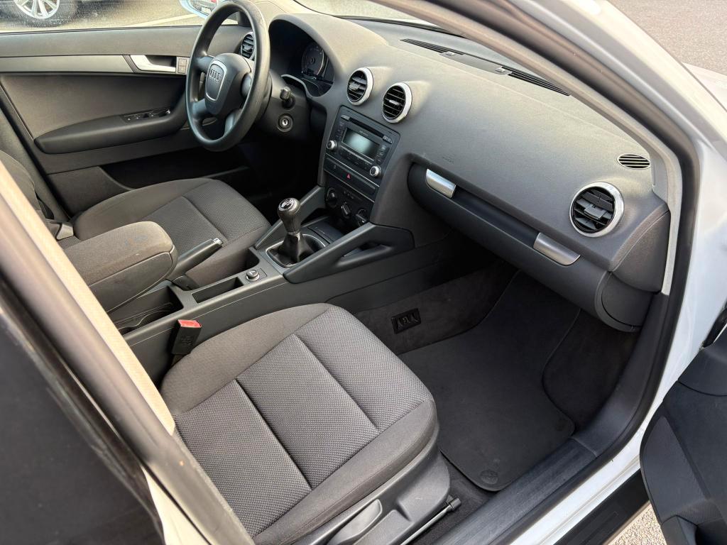 Audi A3 Sportback 1.6 tdi Young Edition 90cv ADATTA NEOPATENTATI