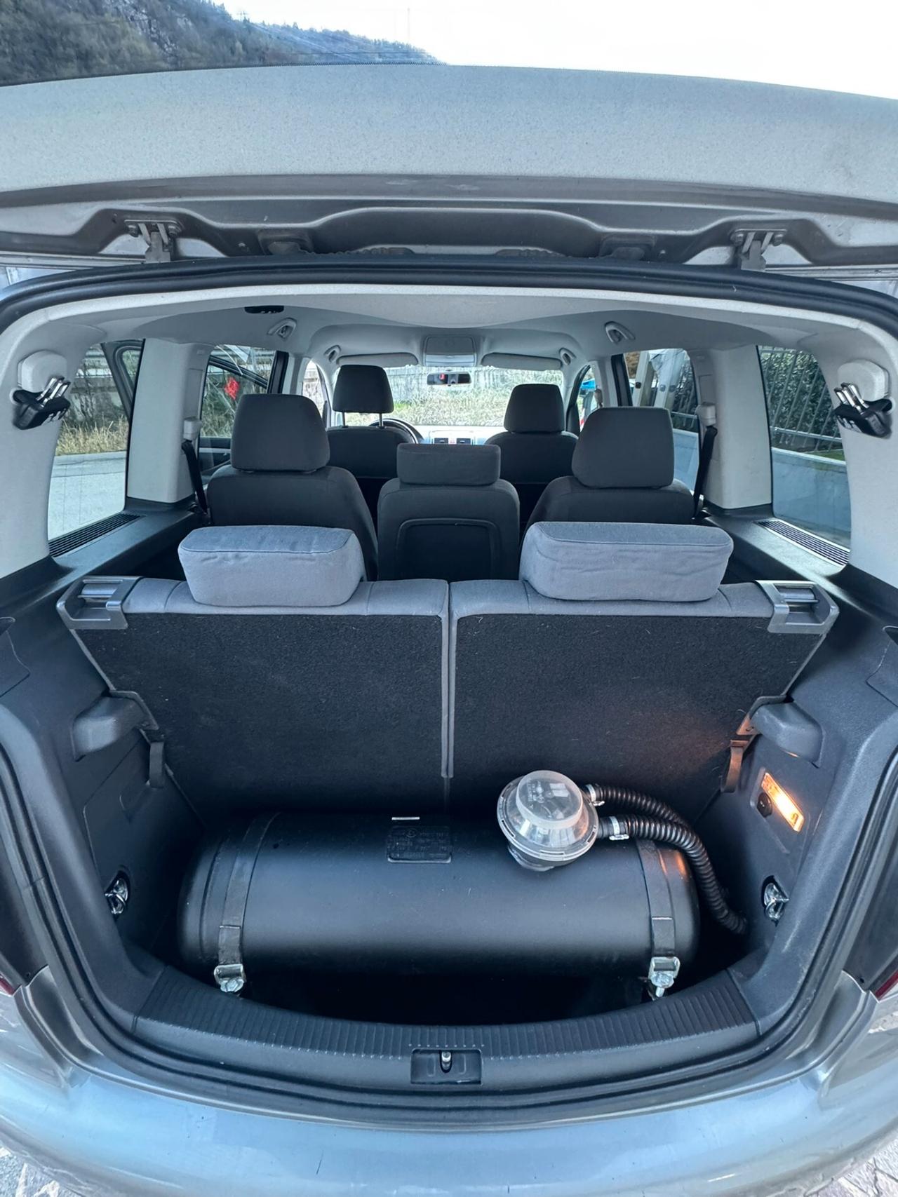 Volkswagen Touran 7 POSTI 1.6 Bifuel GPL ok neopat