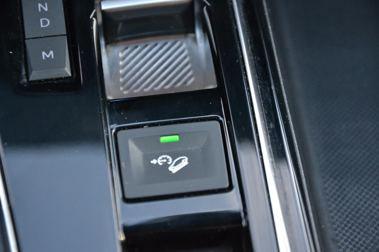 Peugeot 5008 1.5 HDi 130CV 7POSTI AUT.+NAV+LED+RCAM+PELLE+PDC