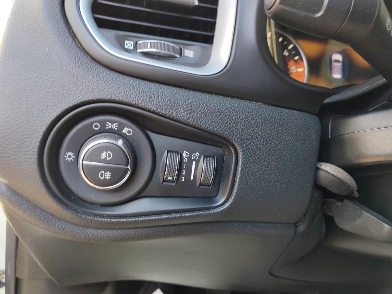 Jeep Renegade Limited 1600 CC 120 CV C. Manaule