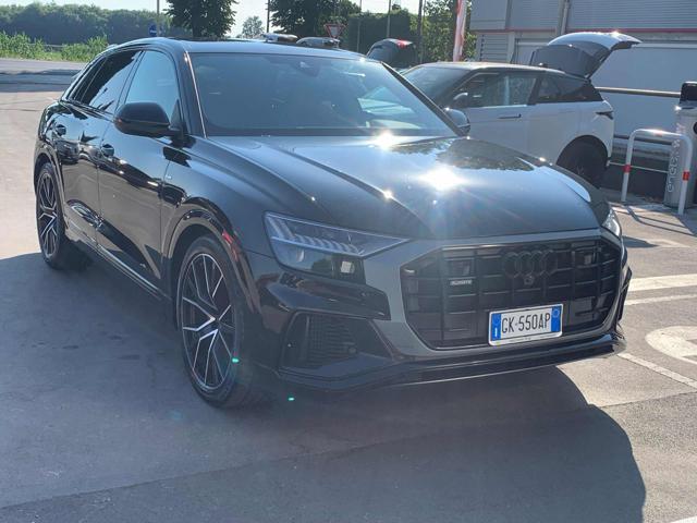 AUDI Q8 55 TFSI quattro tiptronic Sport