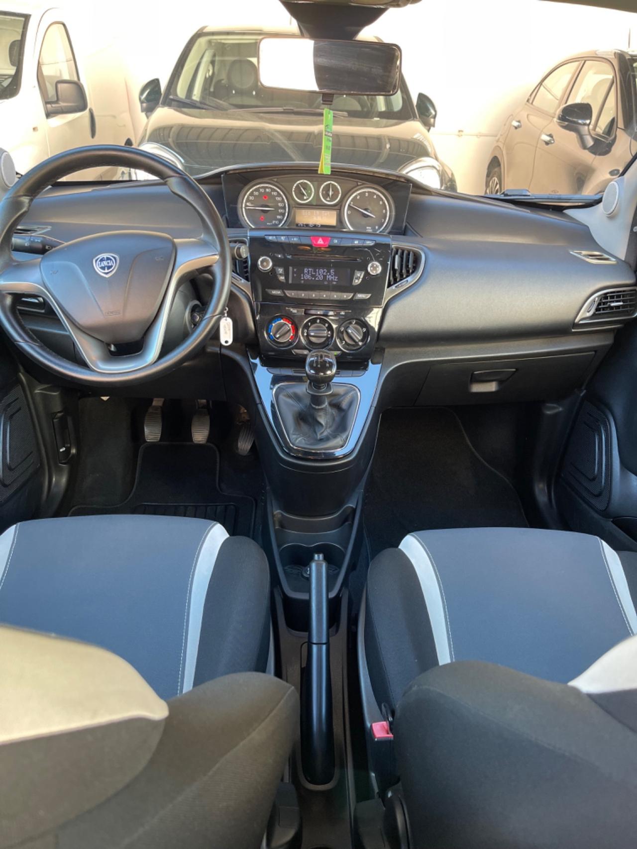 Lancia Ypsilon 1.2 69 CV 5 porte Elefantino