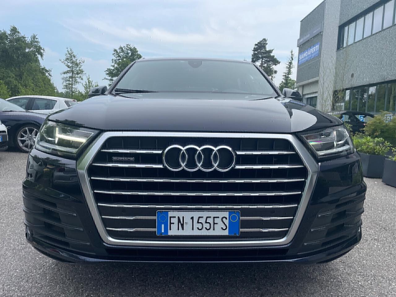 Audi Q7 3.0 TDI 272 CV quattro Automatik*S-line*Navi*Pelle*7 posti*