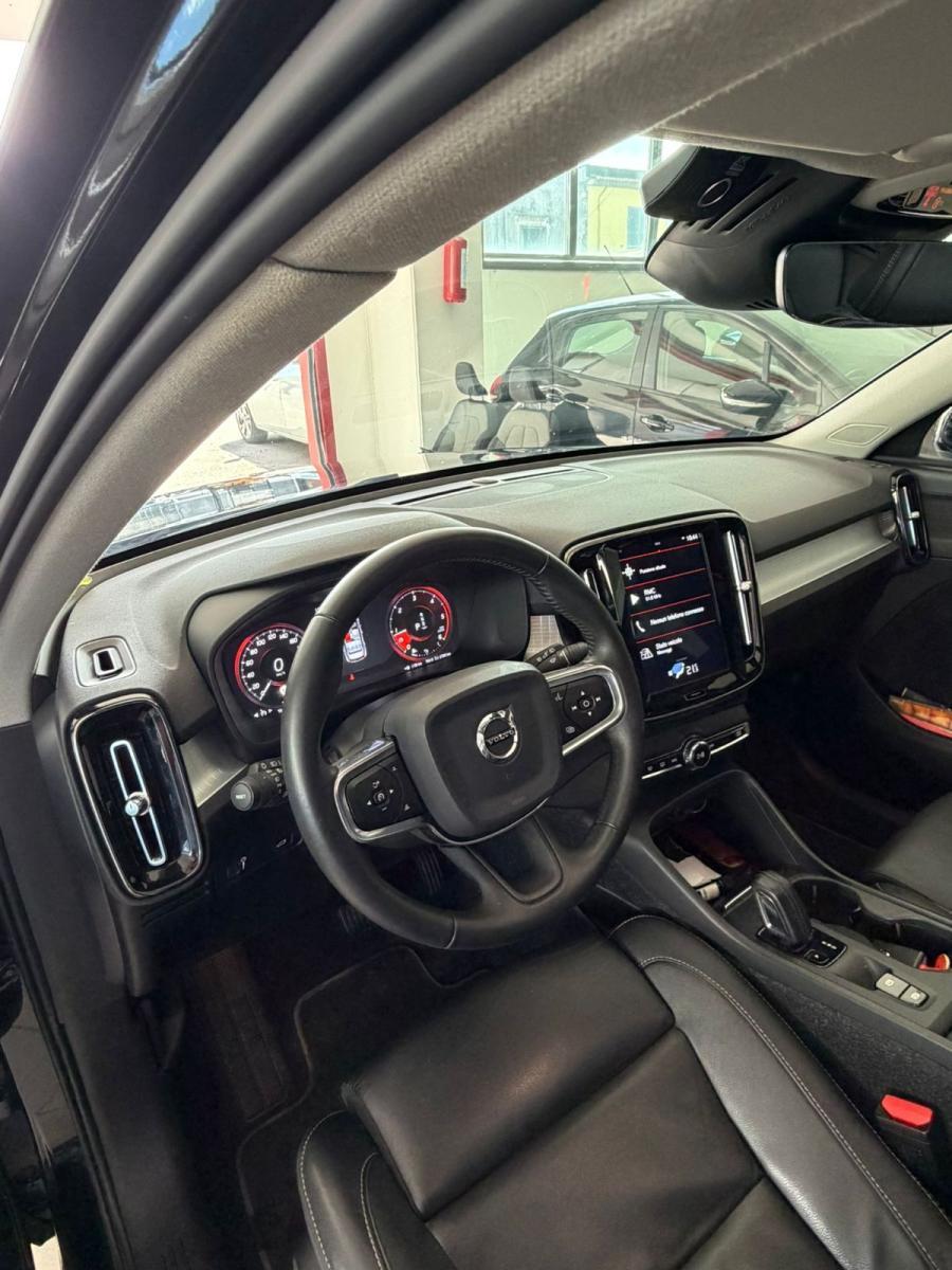 VOLVO - XC40 - D4 AWD Geartronic Momentum