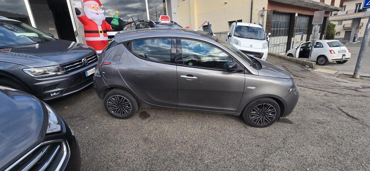 Lancia Ypsilon 1.0 FireFly 5 porte S&S Hybrid UnYca
