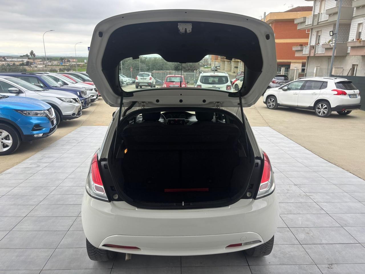 Lancia Ypsilon 1.2 69 CV 5 porte Silver
