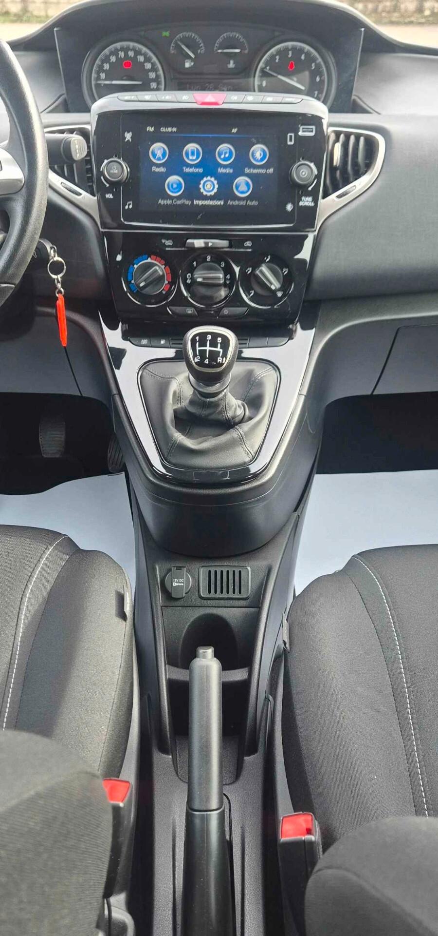 Lancia Ypsilon 1.2 69 CV 5 porte GPL Ecochic Gold casa madre