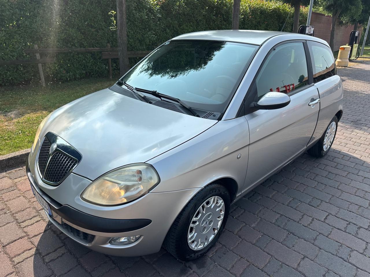 Lancia Ypsilon 1.2 benz NEOPATENTATI 2003