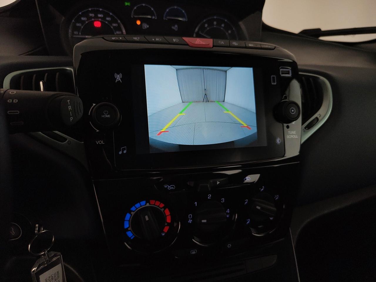 Lancia Ypsilon 1.0 FireFly 5 porte S&S Hybrid Platino