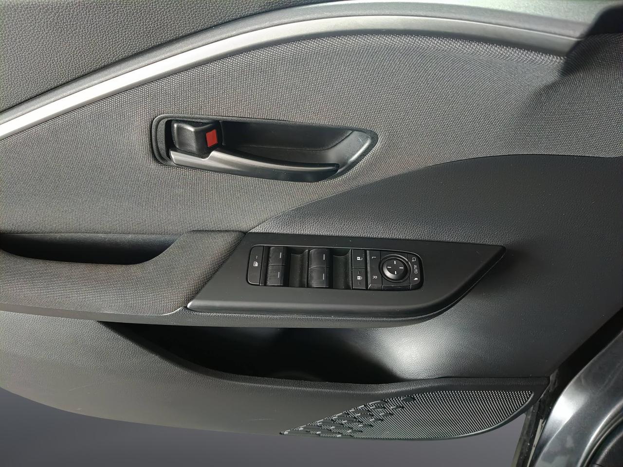 TOYOTA C-HR II 2023 - C-HR 2.0 hev Trend fwd e-cvt
