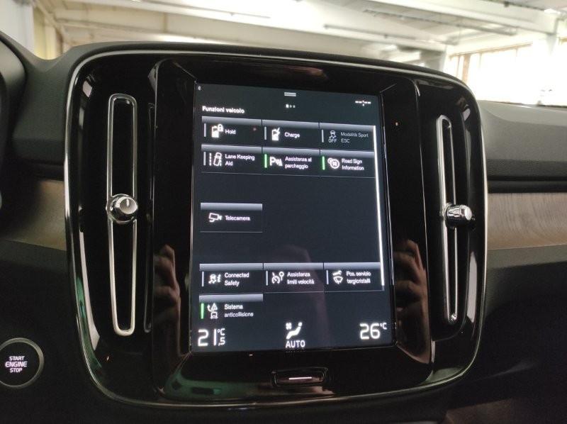 VOLVO XC40 (2017-->) - XC40 T5 Recharge Plug-in Hybrid Inscription