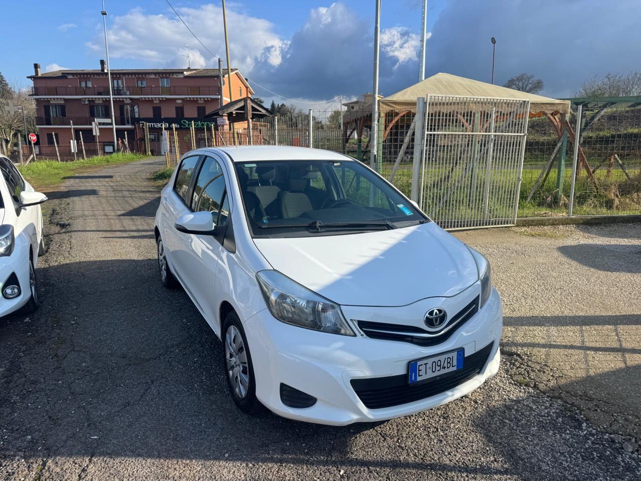 Toyota Yaris 1.0 5 porte Lounge NEOPATENTATI