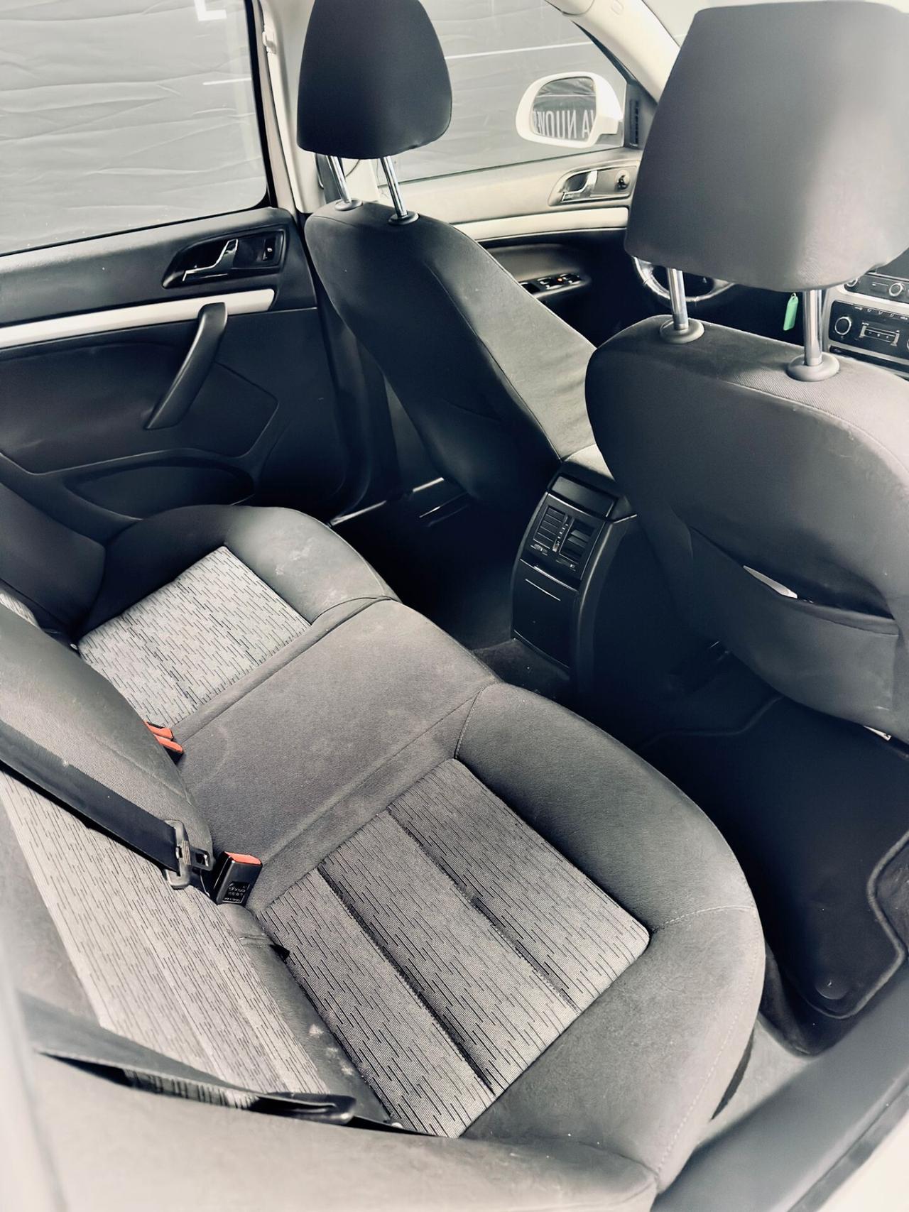 Skoda Octavia 1.6 TDI CR F.AP. DSG Wagon Ambition