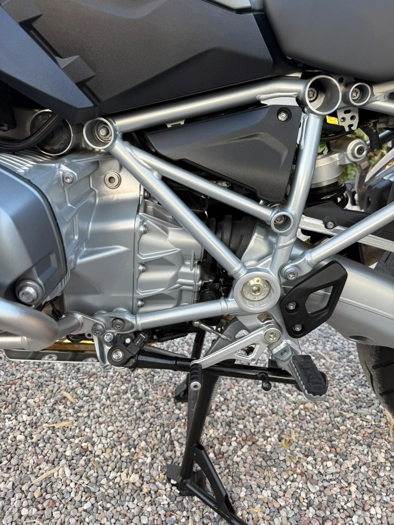 BMW R 1200 GS – 2015 – SOLO 6.982 KM – PARI AL NUOVO