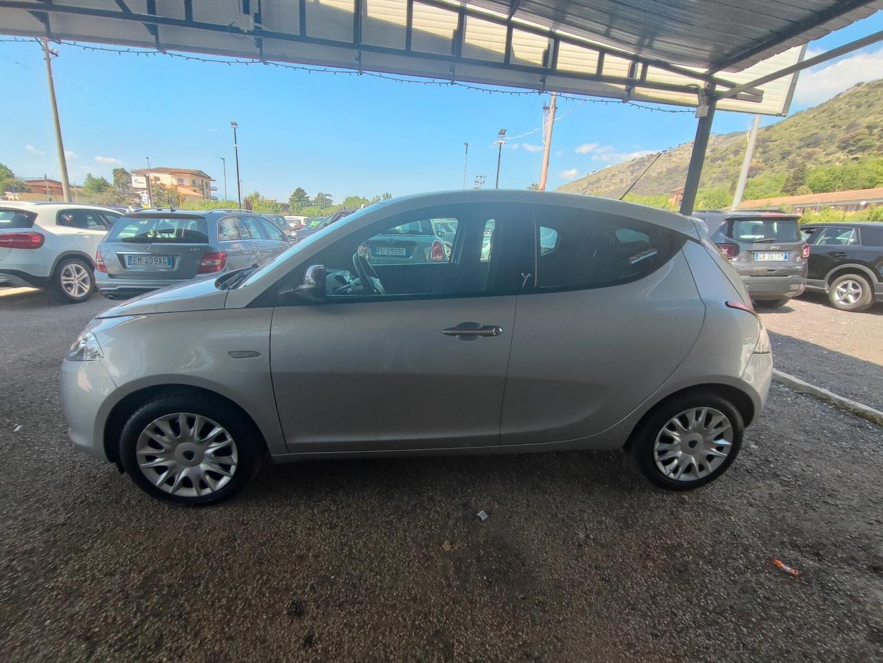 Lancia Ypsilon 1.2 69 CV Unyca