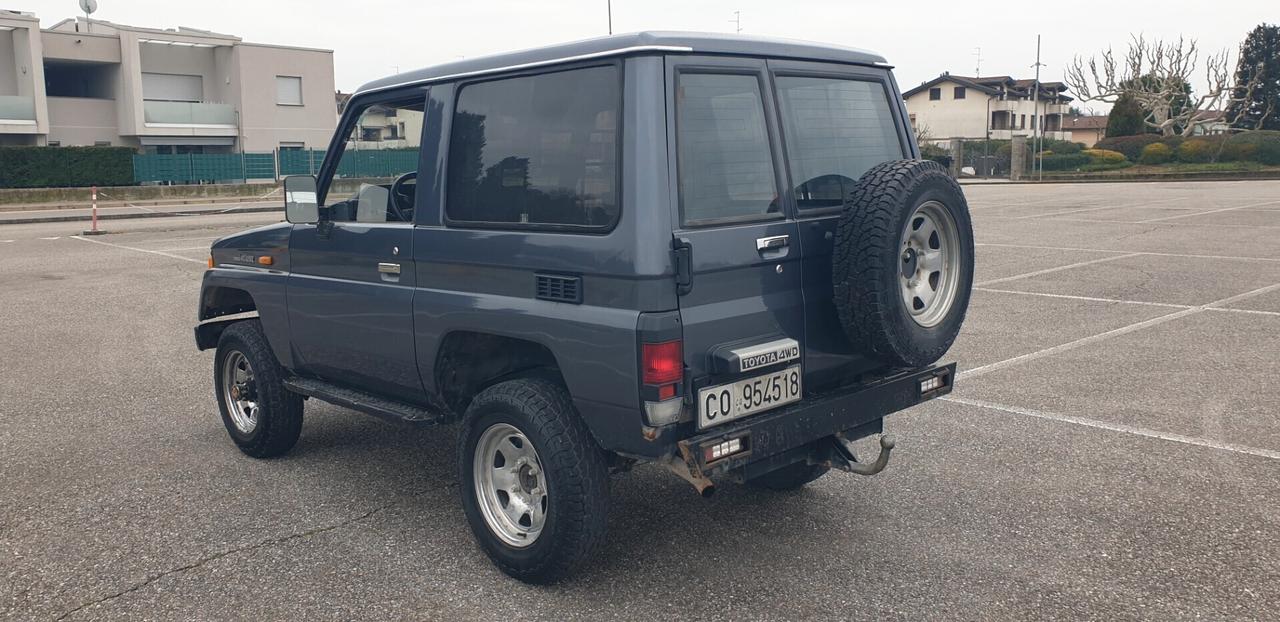 Toyota Land Cruiser 2446 TURBO DIESEL