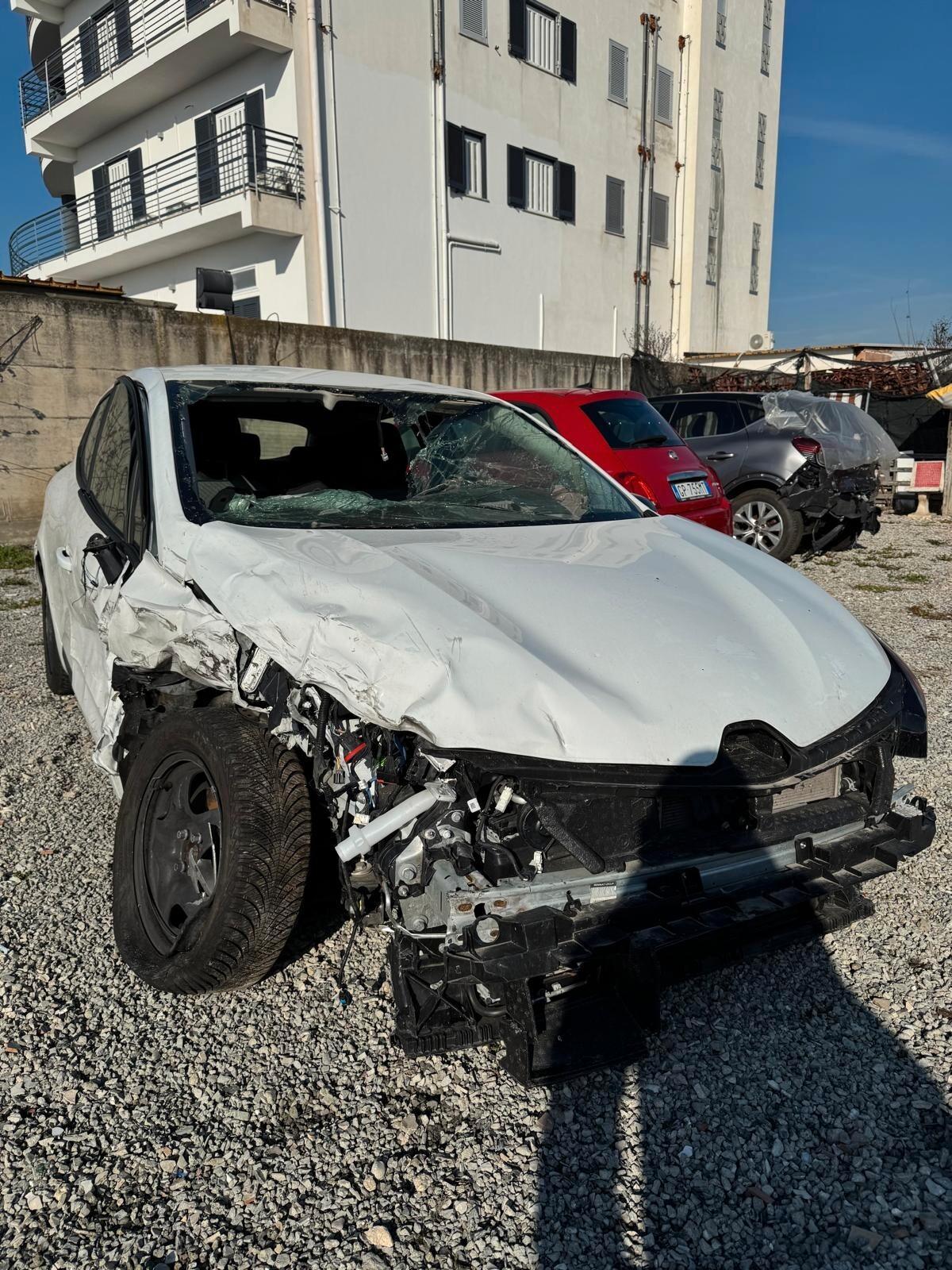 Renault Clio 1.5 dCi 2025 Incidentata Sinistrata