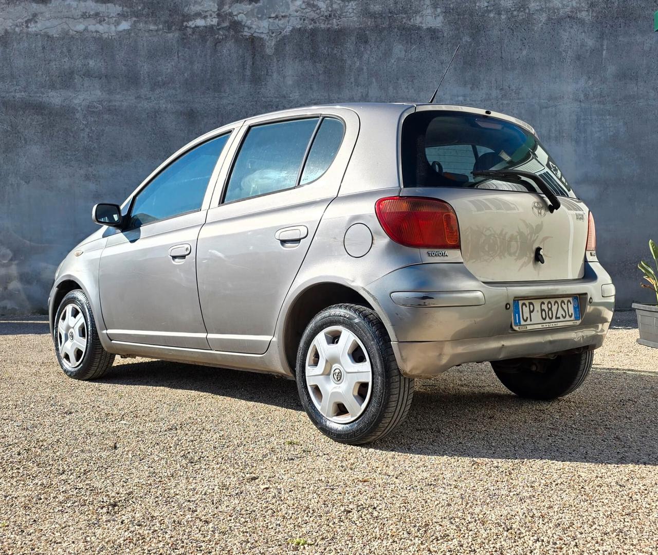Toyota Yaris 1.0i 16V cat 5 porte Sol