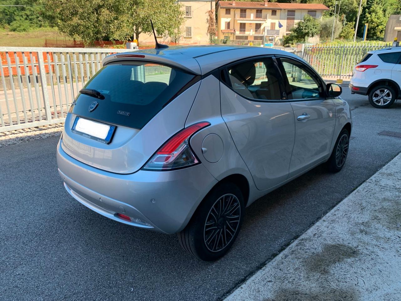 Lancia Ypsilon 1.0 FireFly 5 porte S&S Hybrid Ecochic Gold