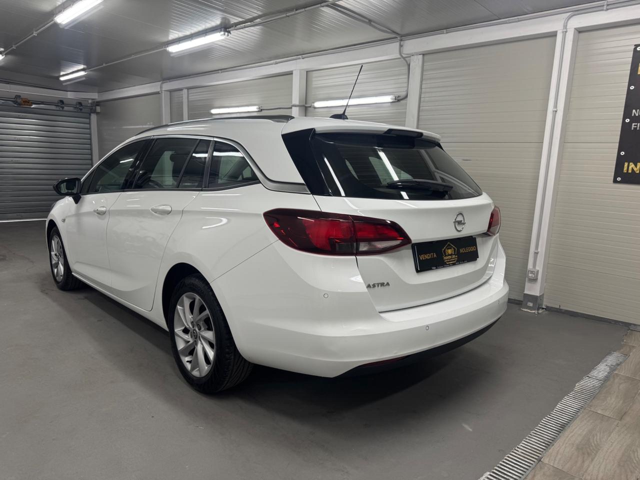 Opel Astra SPORT TOURERS