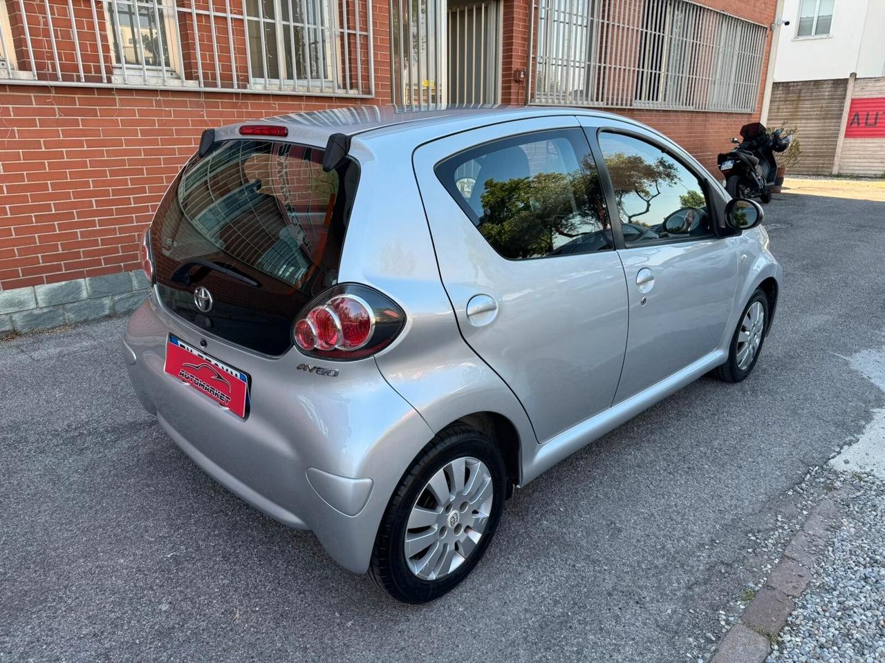 Toyota Aygo 1.0 12V VVT-i 5 porte Lounge MMT