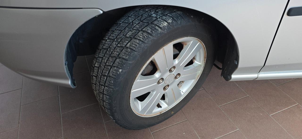 Suzuki Liana Limited 1.6i 16V 4x4 Neopatentati
