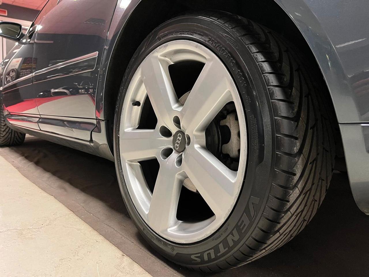 Audi A8 L 4.2 V8 FSI quattro tiptronic