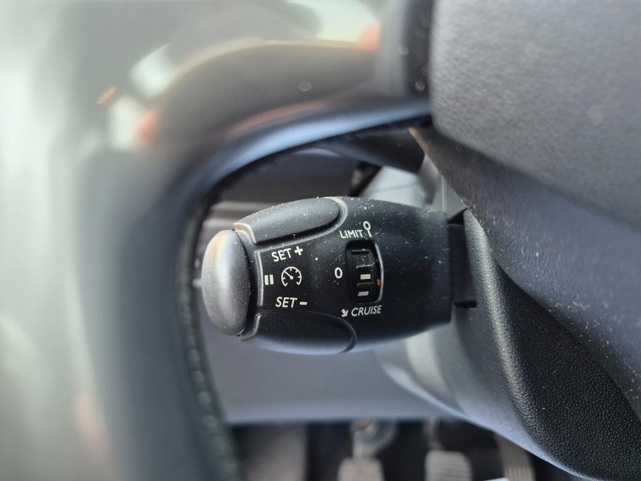 Citroen C3 PureTech 68 Exclusive 1.0 Benz UNIPRO