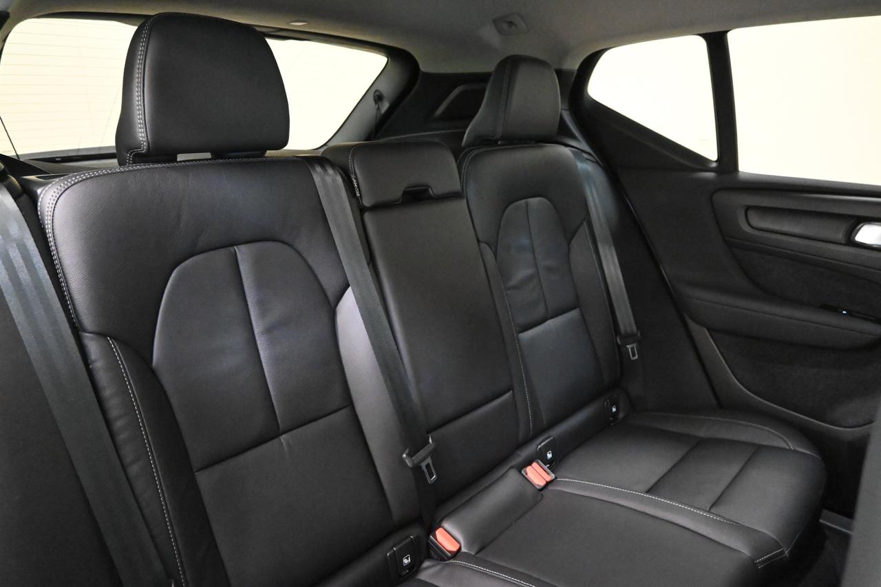 VOLVO XC40 (2017-->) XC40 T2 Geartronic Momentu...