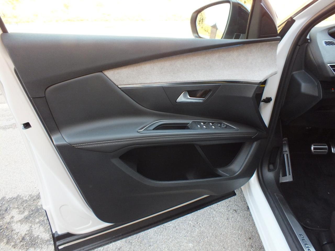 Peugeot 3008 BlueHDi 130 S&S EAT8 GT