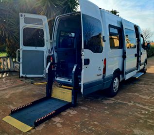 Renault Master 9 posti 4 carrozzine trasporto disabili pedana elettroidraulica
