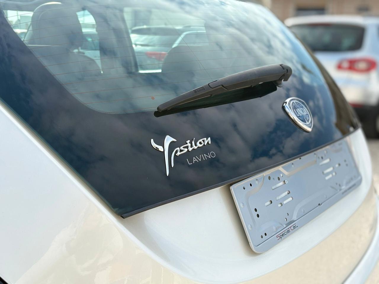 Lancia Ypsilon 0.9 TwinAir 85 CV 5 porte S&S Black&Red