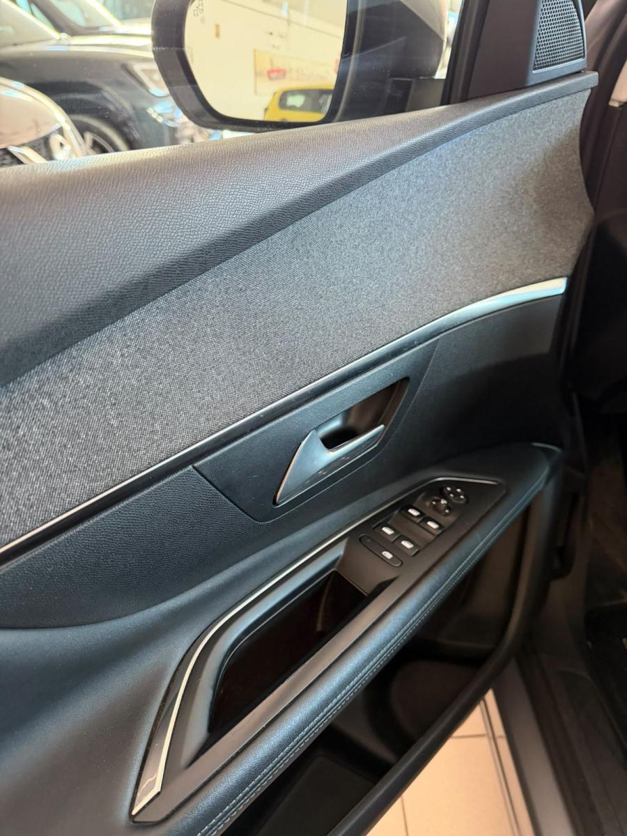 PEUGEOT - 3008 - BlueHDi 130 EAT8 S&S Allure