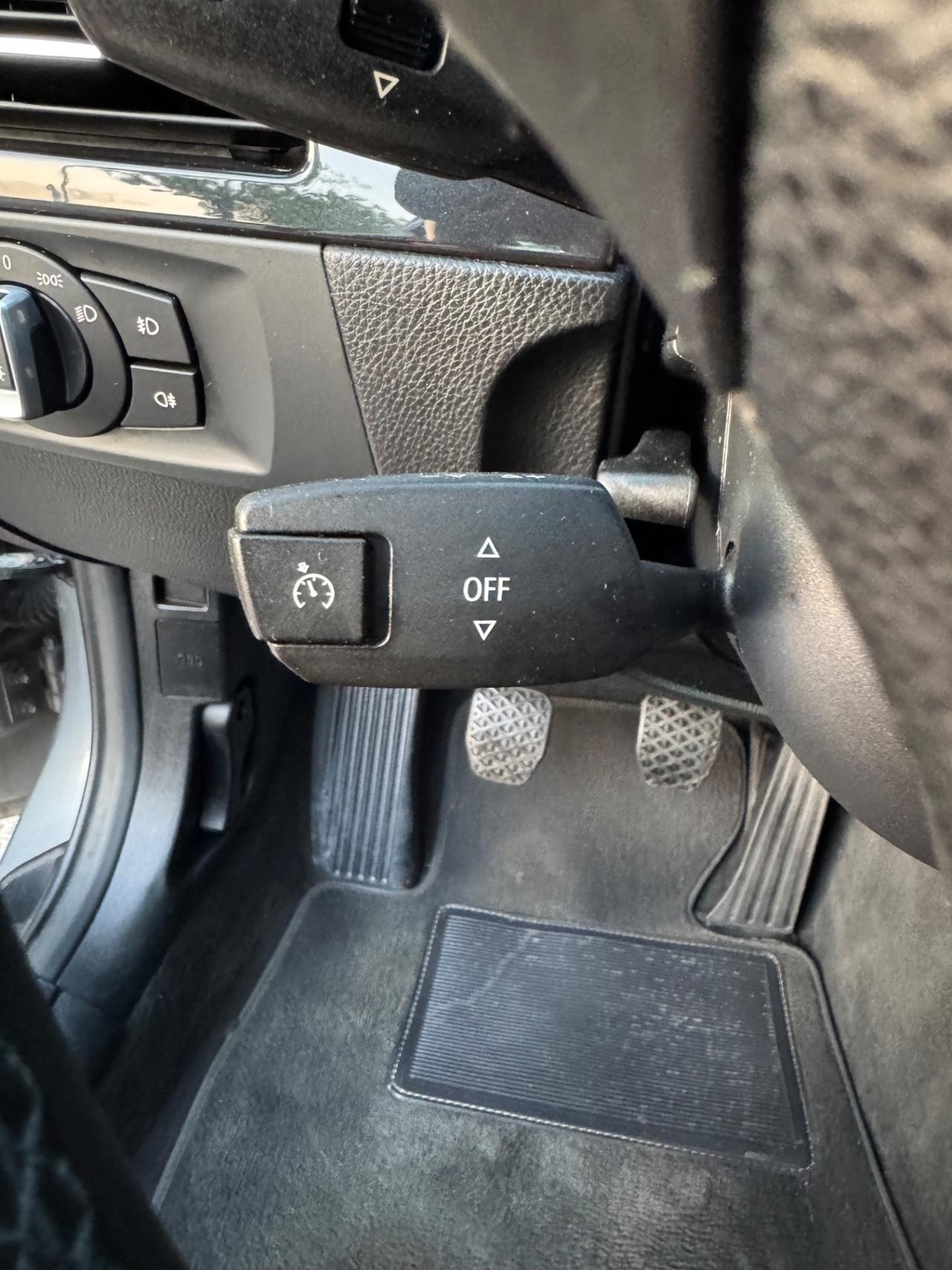 Bmw 320D INTERNI IN PELLE/NAVI/XENO