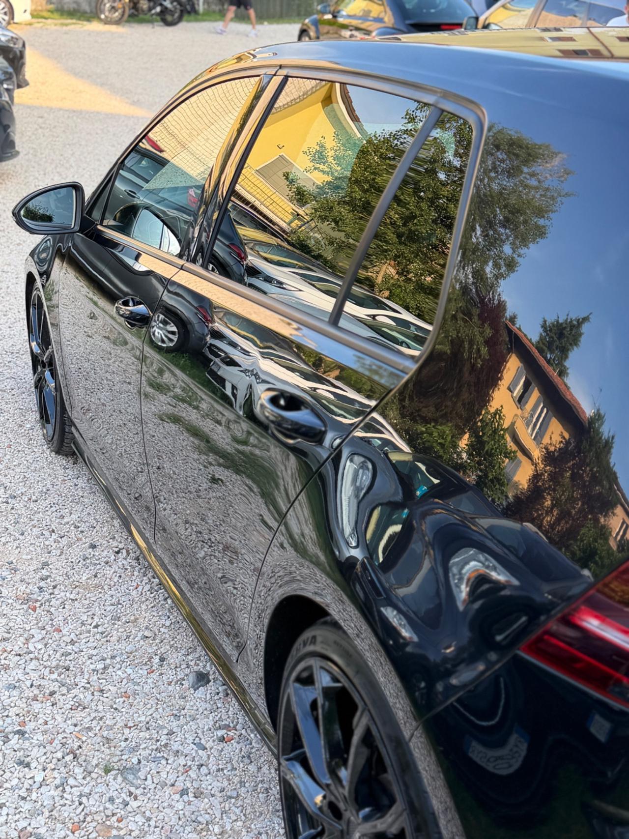 Volkswagen GOLF R LOOK FULLOPT TOTAL BLACK