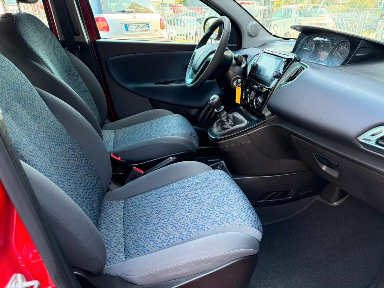 Lancia Ypsilon 1.0 FireFly 5 porte S&S Hybrid Gold