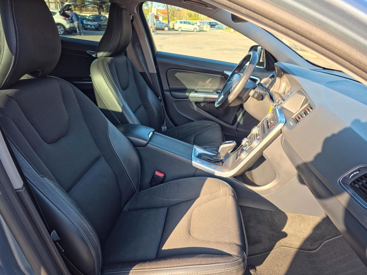 Volvo V60 Cross Country CV-150 D3 Geartronic Summum 2017-E6 Automatico