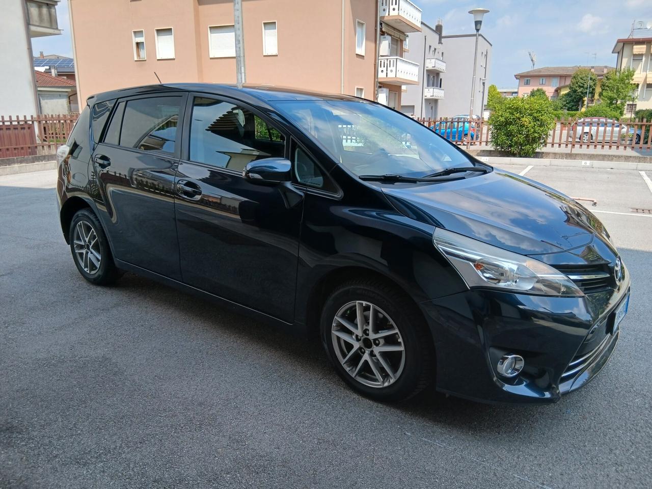 Toyota Verso 1.6 D-4D Business tua a € 185 mese