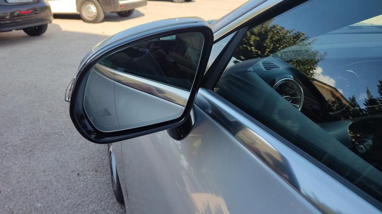 Mercedes-benz E 220 d Auto Premium AMG Coupé