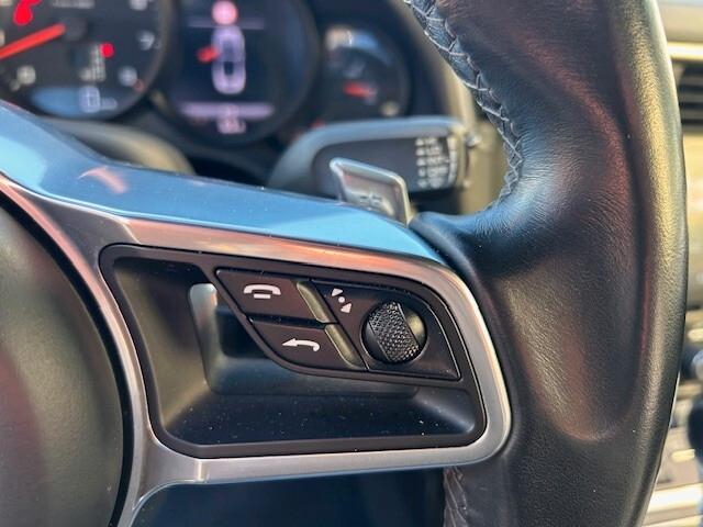 Porsche 911 Carrera 4S Cabriolet PDK Interni heritage design