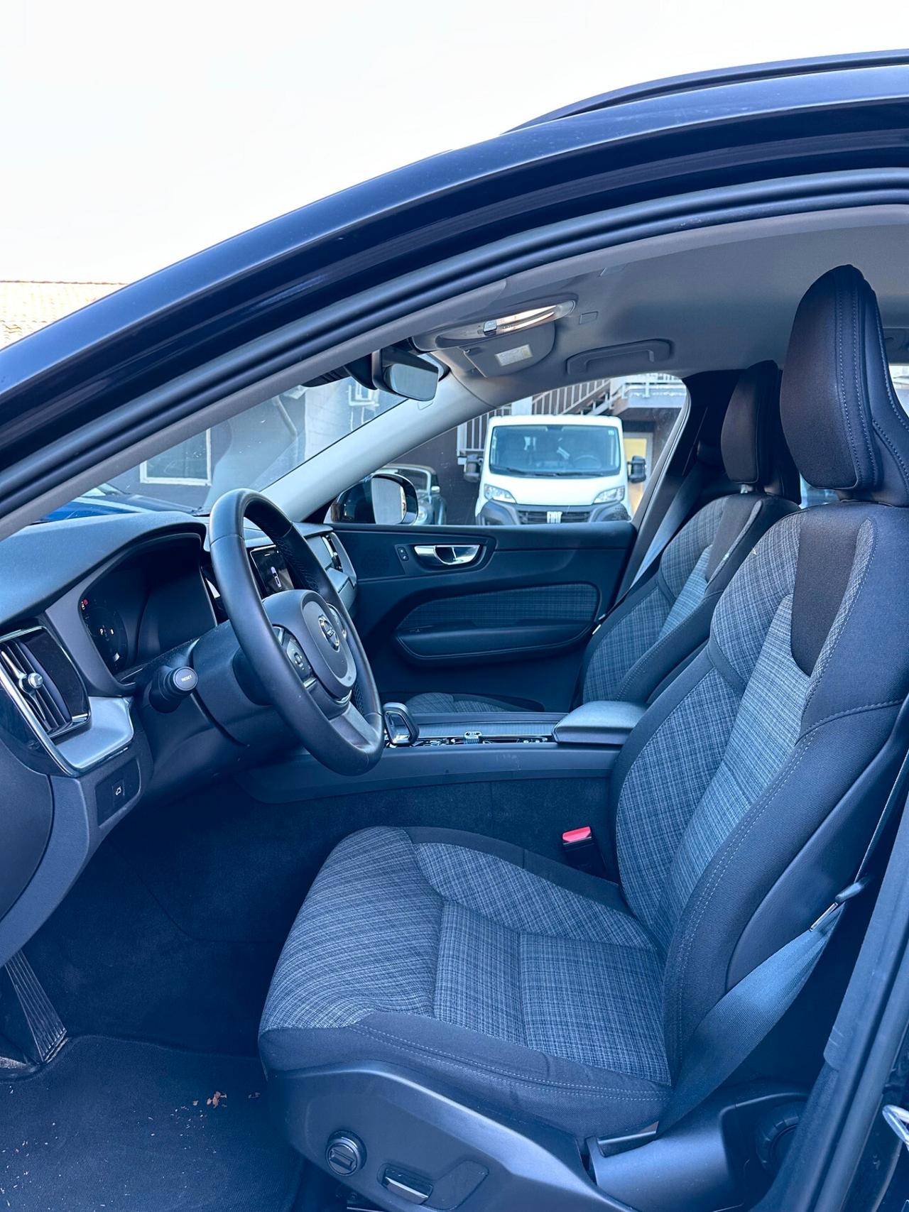 Volvo XC 60 XC60 B4 (d) AWD automatico Core GRANDINATA